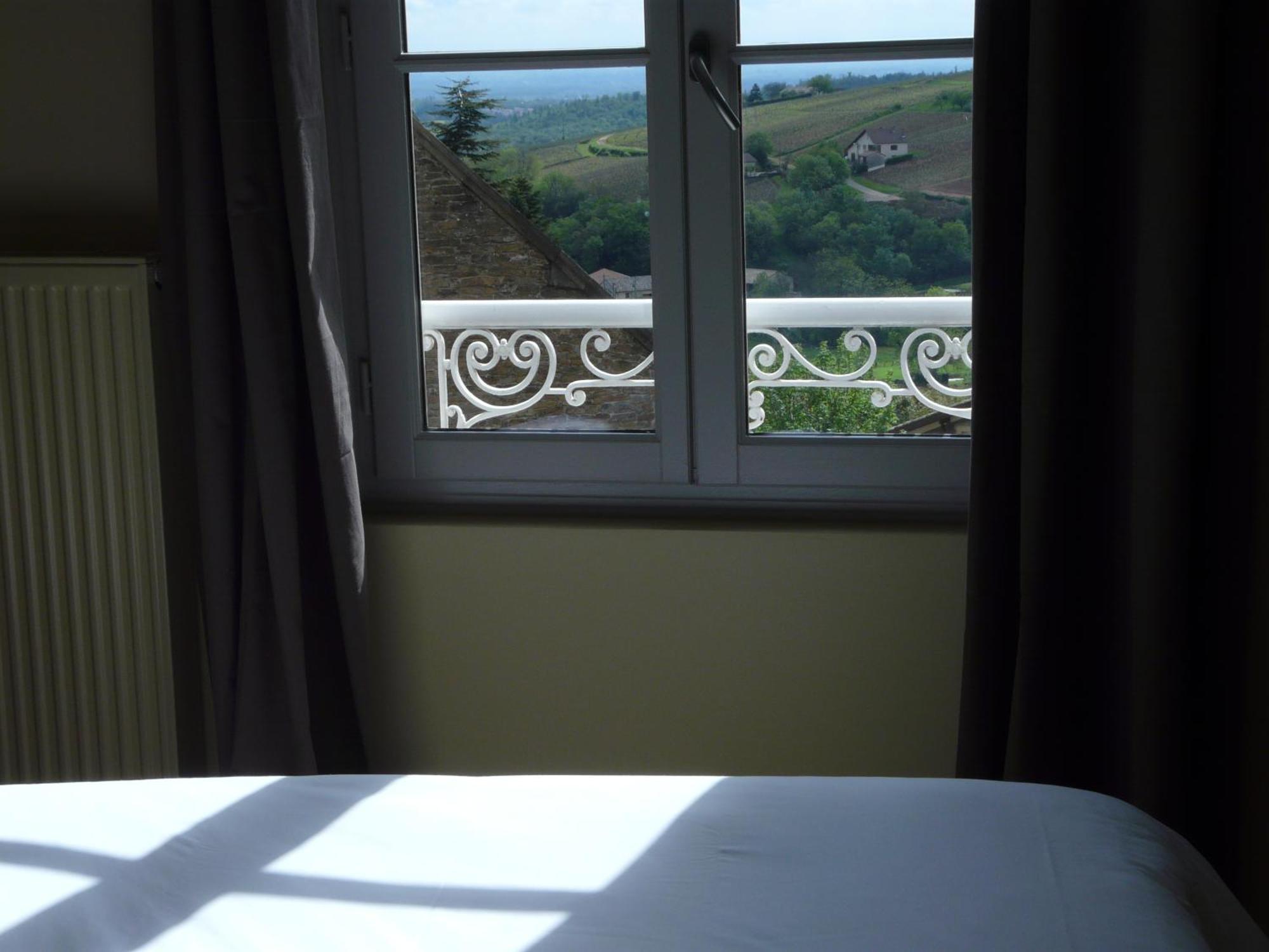 Hotel Courtille De Solutre Екстериор снимка