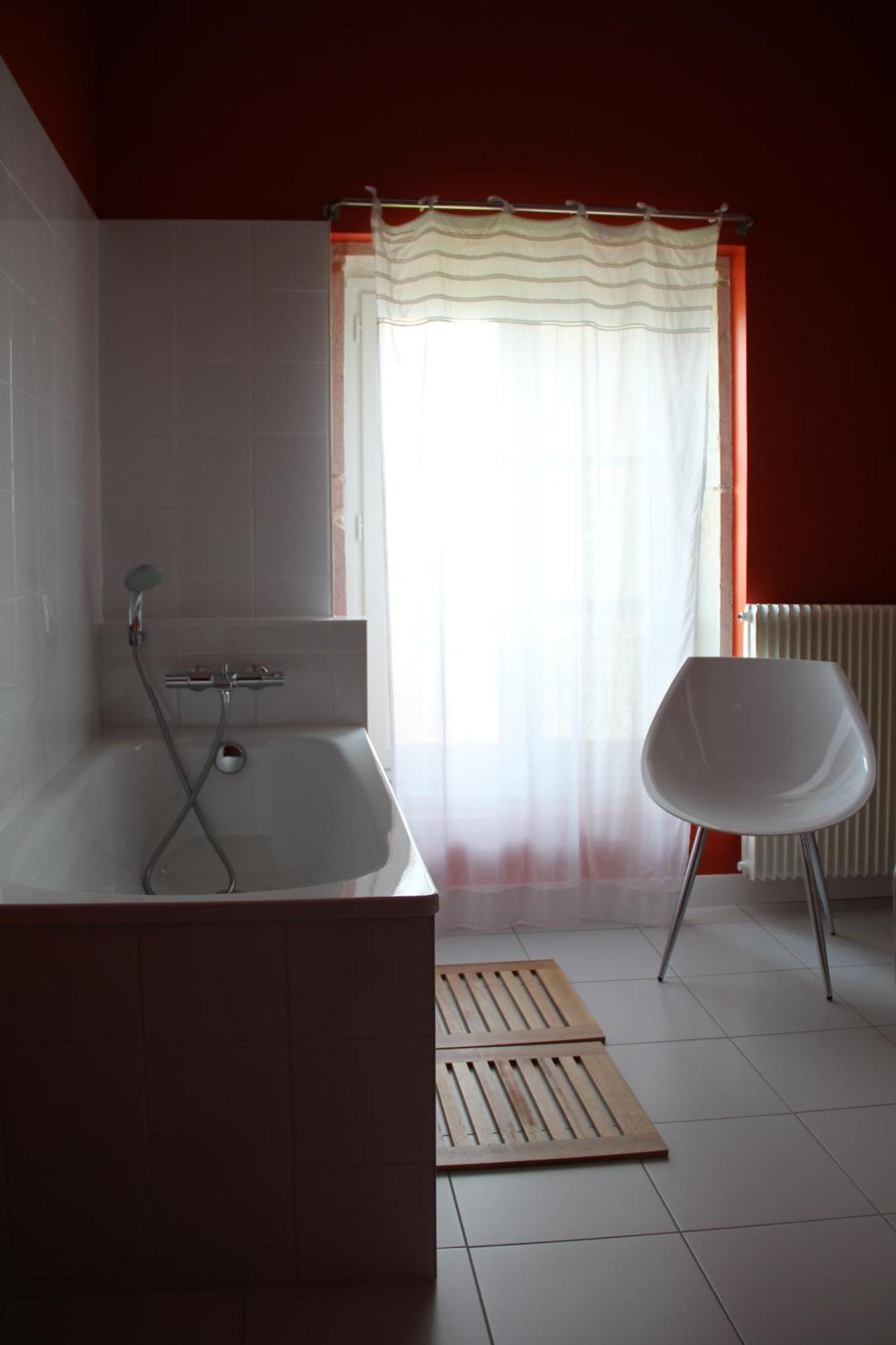 Hotel Courtille De Solutre Екстериор снимка