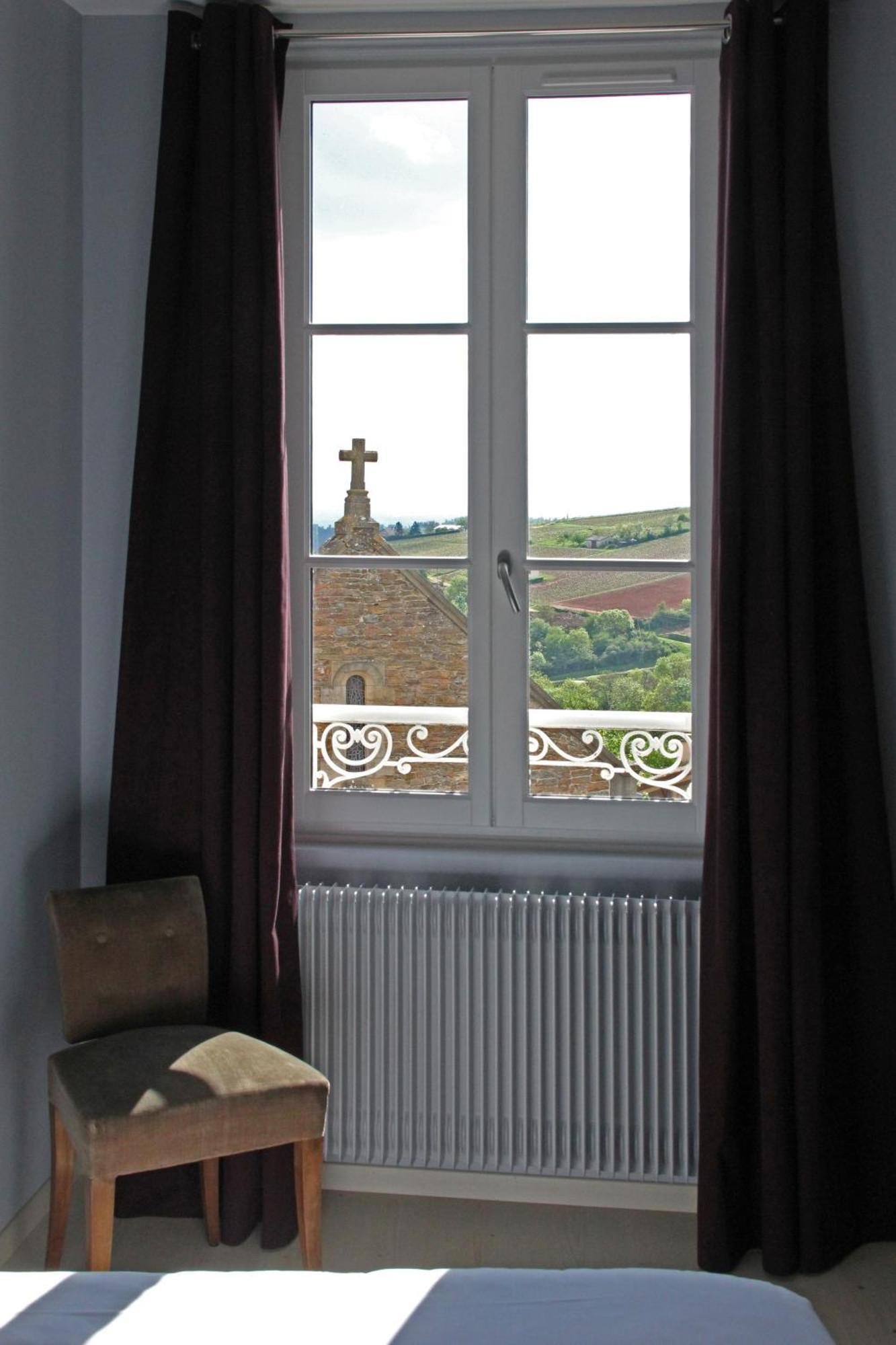 Hotel Courtille De Solutre Екстериор снимка