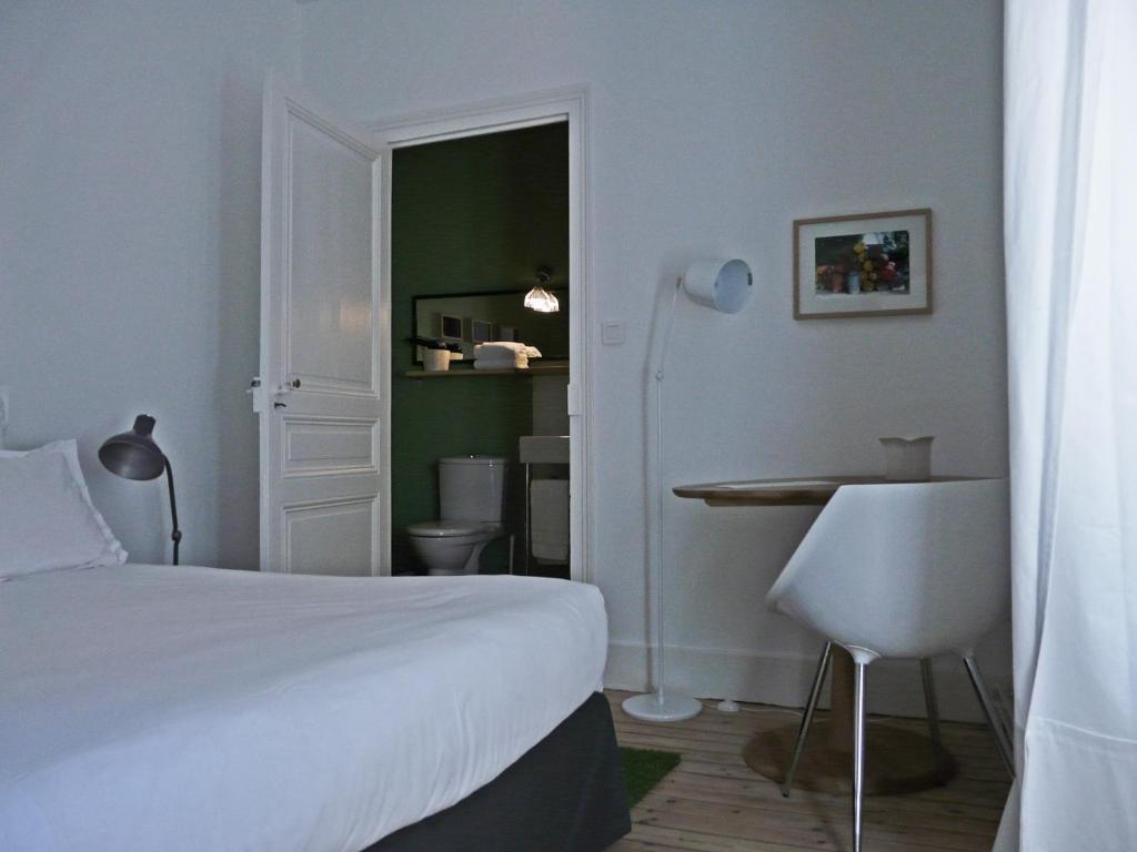 Hotel Courtille De Solutre Стая снимка